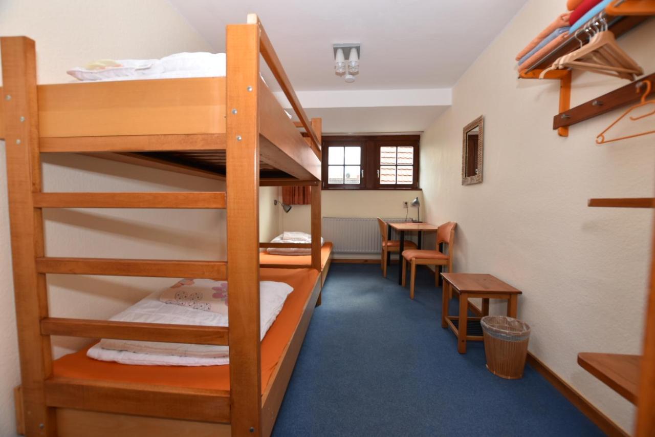 Dreibettzimmer mit Gemeinschaftsbad